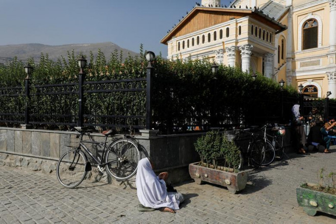 Một phụ nữ Afghanistan đang cầu
nguyện