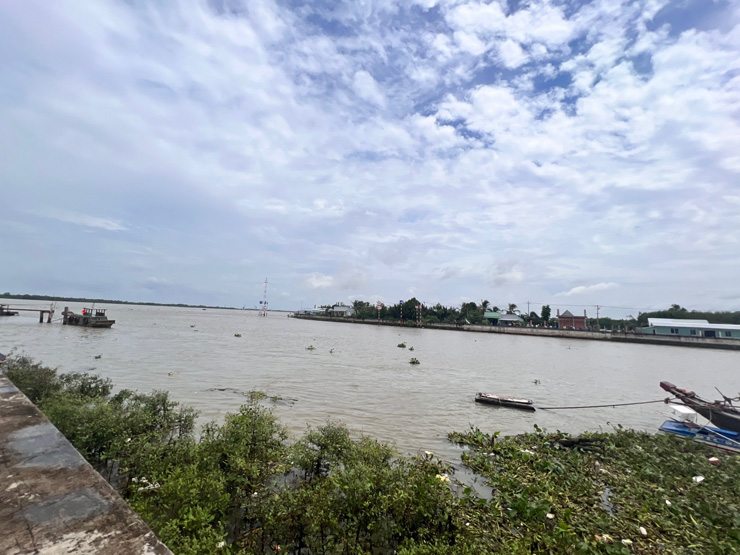 Tin tức trong ngày - TP.HCM: Nhảy kênh tắm khi đang nhậu, người đàn ông tử vong