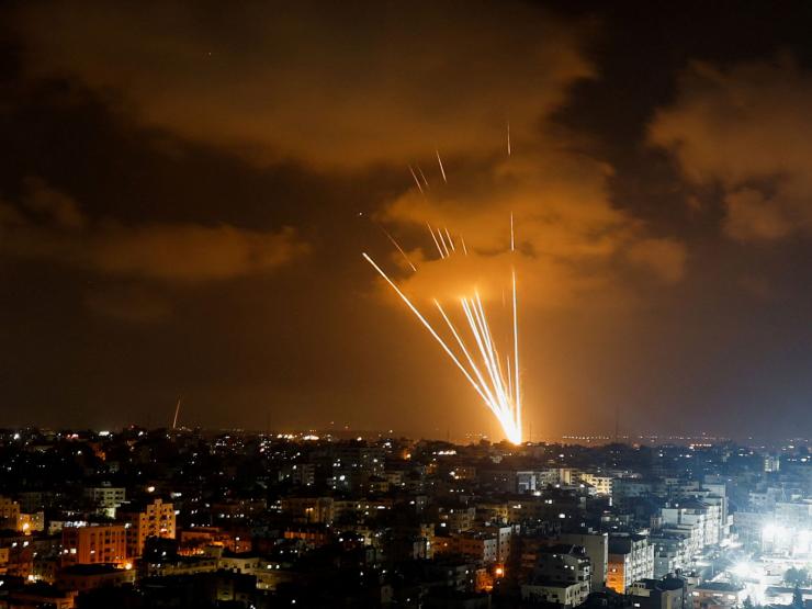Không kích dải Gaza, Israel hứng lại ”mưa” rocket
