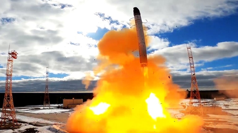 Nga phóng thử tên lửa đạn đạo liên lục địa RS-28 Sarmat vào ngày 24/4/2022.