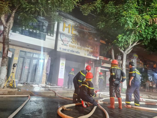 Vụ cháy xảy ra khoảng 19 giờ 30 tại Siêu thị mẹ và bé số 160 Lê Văn Hiến, quận Ngũ Hành Sơn, TP Đà Nẵng