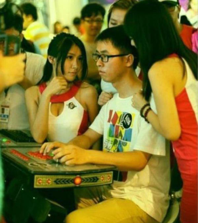 Các cô em đừng hòng dụ dỗ được anh.
