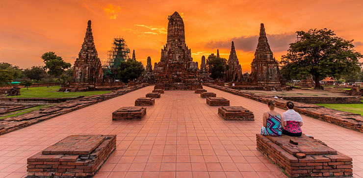 Wat Phra Si Sanphet - ngôi chùa lớn nhất cố đô từng là địa điểm của Cung điện Hoàng gia. Dấu tích còn lại là những cột gạch và bức tường cao, khổng lồ dưới bầu trời rộng mở.
