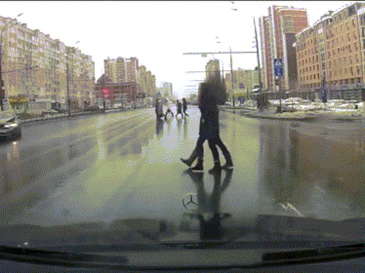 Tranh vui - Thót tim với những tình huống thoát nạn thần kỳ chỉ trong gang tấc