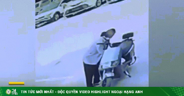 Video: Dừng xe bên đường, người phụ nữ bất ngờ có hành động khiến cư dân mạng phẫn nộ