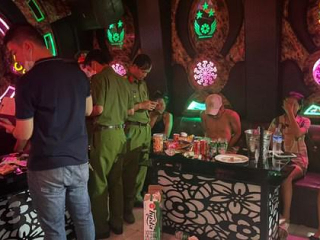 Pháp luật - Bí mật bên trong tụ điểm Karaoke Hoài Thu 2 nức tiếng Quảng Bình