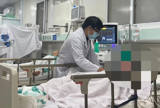 Bệnh nhân ngộ độc rượu đang điều trị tại Bệnh viện Nhân dân Gia Định TP HCM