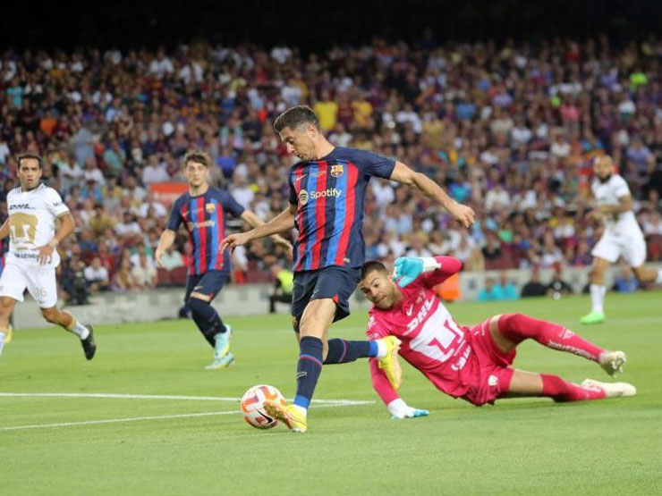 Lewandowski ghi bàn sau 3 phút giúp Barca đoạt cúp, gửi ”chiến thư” đến Benzema