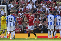 MU thua sốc: Ten Hag lập kỷ lục buồn như Van Gaal, lý giải Ronaldo dự bị