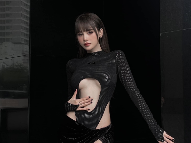 Làm đẹp - Diễn viên Thuỳ Trâm tập plank để săn chắc hơn