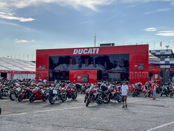 Ducati Việt Nam chốt giá DesertX và Streetfighter V2 - 1