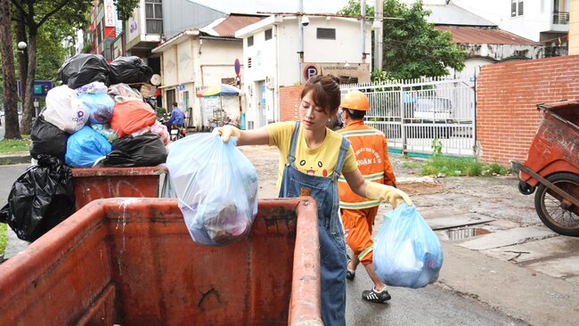 Người đẹp Hà thành cho biết, bản thân có khá nhiều fan là các bạn nhỏ nên cô muốn xây dựng một hình tượng mới nhằm tạo nên giá trị cho bản thân và những người xung quanh, đặc biệt là các em nhỏ. 
