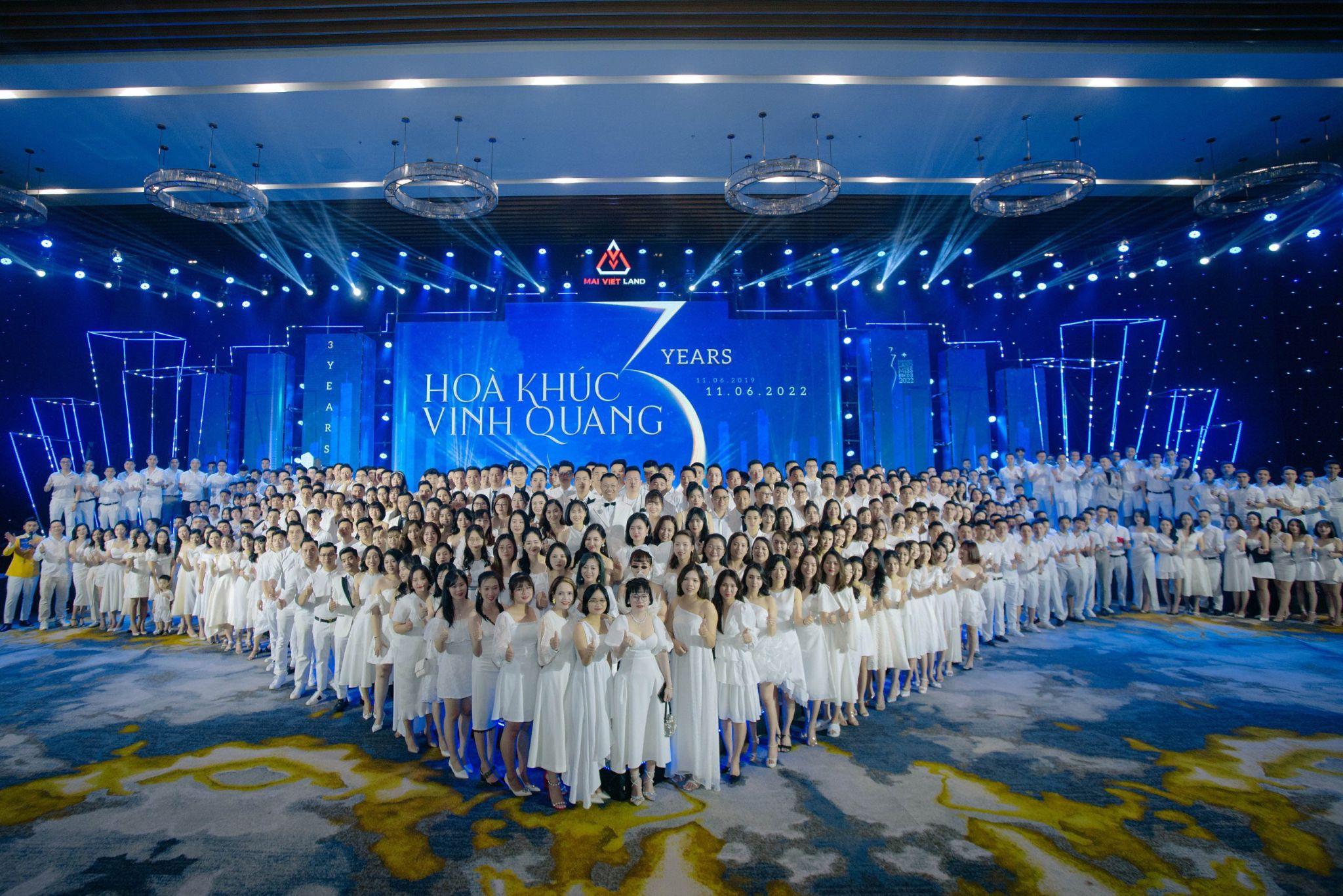 Đội ngũ chuyên viên kinh doanh đông đảo của Mai Việt Land