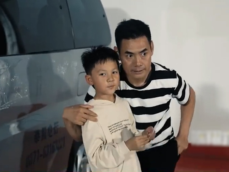 Clip hài hước - Nghĩ mình khôn ngoan nhưng thực ra lại là kẻ "ngớ ngẩn"