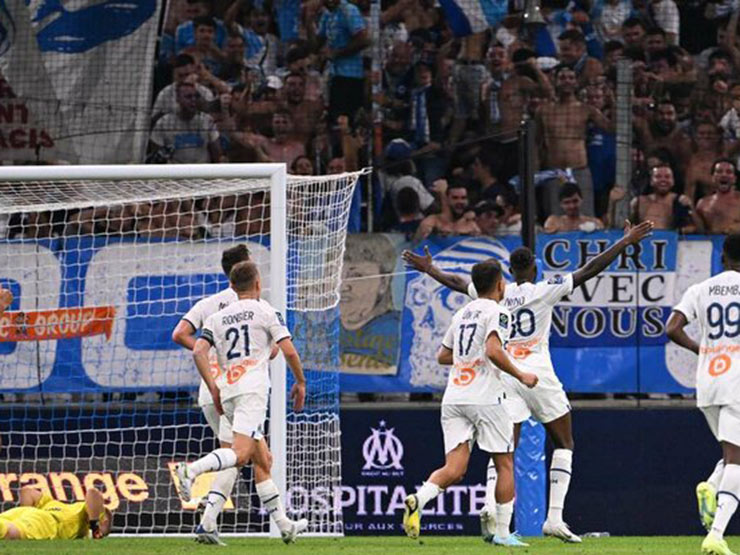 Bóng đá - Video bóng đá Marseille - Reims: Á quân mở màn tưng bừng, Suarez ghi cú đúp (Vòng 1 Ligue 1)