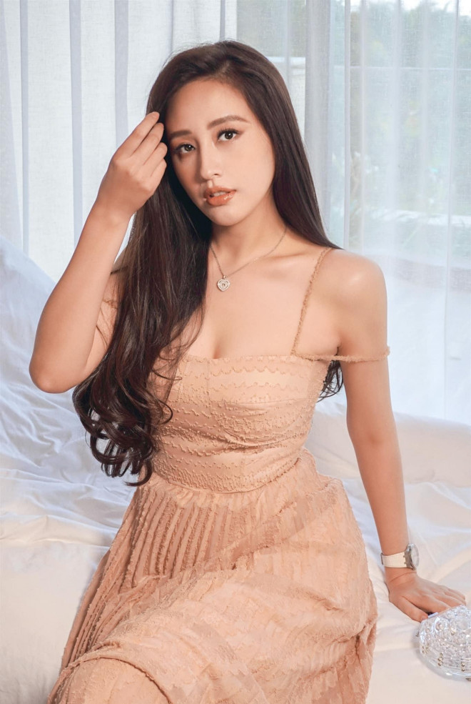 Mai Phương Thúy nóng bỏng khi đón sinh nhật tuổi 34, Kỳ Duyên mặc váy cut-out khoe lưng ong sexy - 1