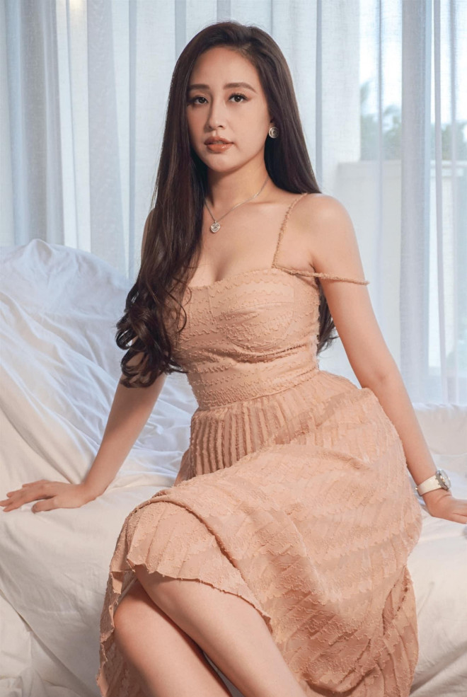 Mai Phương Thúy nóng bỏng khi đón sinh nhật tuổi 34, Kỳ Duyên mặc váy cut-out khoe lưng ong sexy - 2