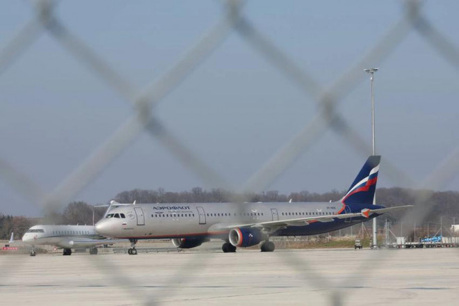 Một chiếc máy bay Airbus A321-211 của hãng hàng không Nga Aeroflot tại sân bay Cointrin ở Geneva, Thụy Sĩ, ngày 9-3-2022. Ảnh: REUTERS