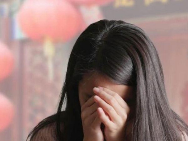 Phi thường - kỳ quặc - Ông bố gả con gái thiểu năng cho 3 người để lừa tiền sính lễ