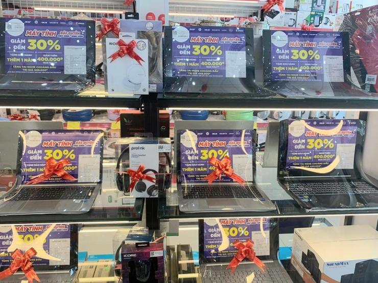 Thị trường - Tiêu dùng - Laptop bất ngờ giảm giá đến 50%, hàng loạt sản phẩm chỉ còn từ 4,7 triệu đồng