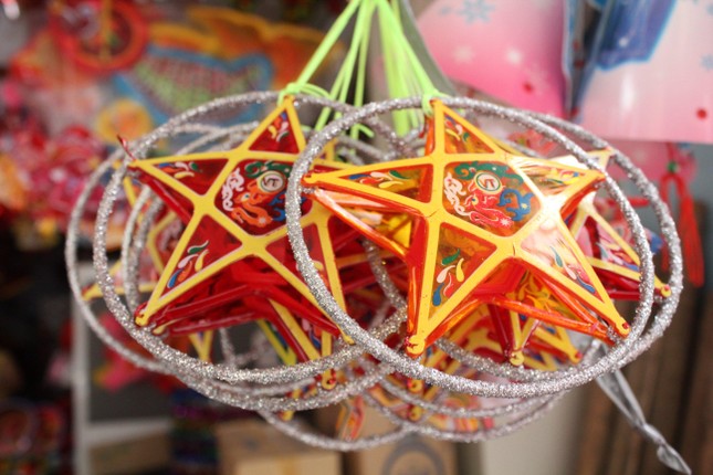 Làng nghề, phố lồng đèn lớn nhất TPHCM hối hả vào vụ - 5