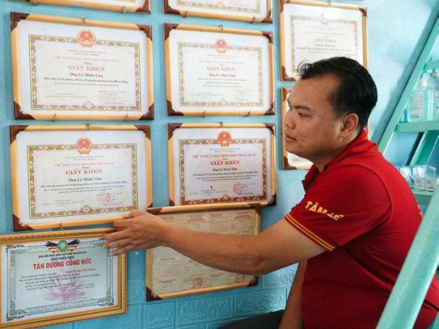 Video: Hiệp sĩ ‘một tay’ hỗ trợ mai táng 0 đồng