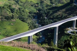 Kinh doanh - Cận cảnh cầu cạn có trụ cao nhất Việt Nam vượt dốc 3 tầng ở Sa Pa