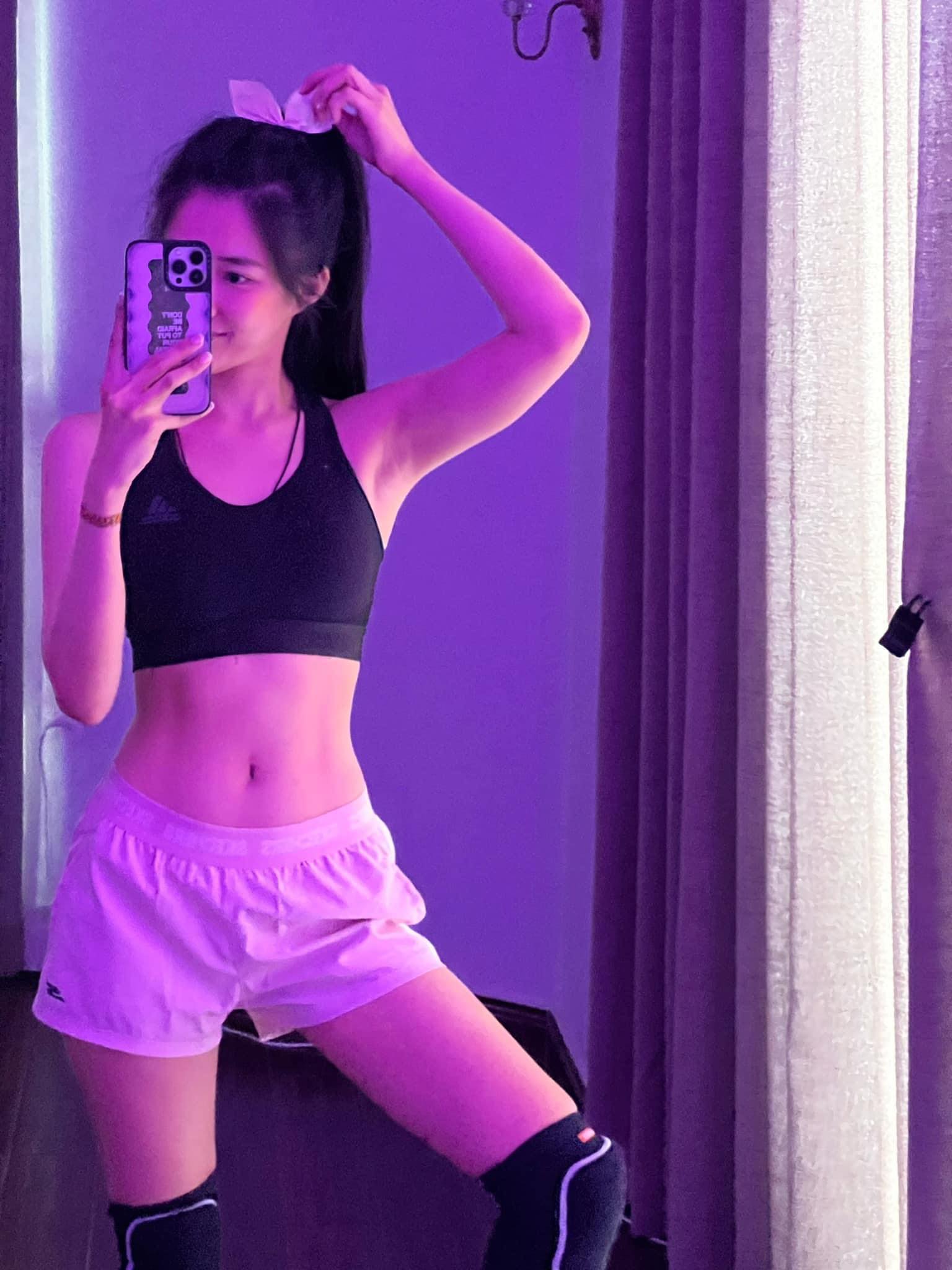 Kiều Trinh khoe dáng săn chắc, gợi cảm.