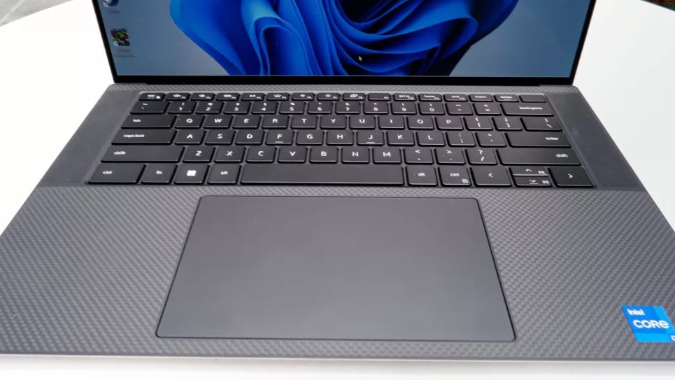 MacBook Pro 16 inch hay Dell XPS 15 OLED 2022 là bá chủ? - 3