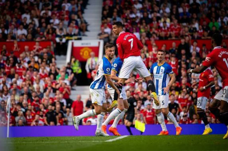 Cristiano Ronaldo vào sân nhưng MU vẫn để thua Brighton 1-2 khi ra quân ở giải Ngoại hạng Anh