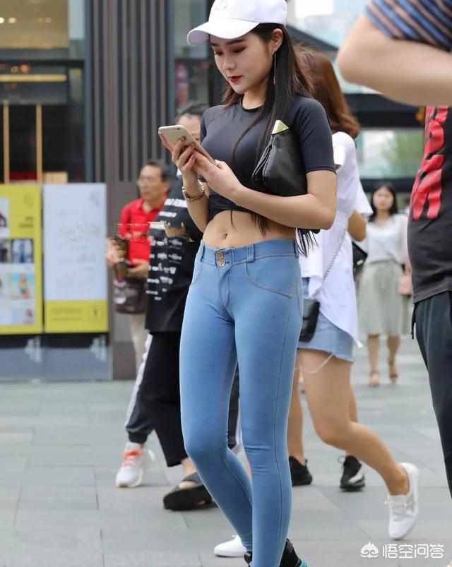 Thiếu nữ Trung Quốc diện đủ loại quần jean xuống phố thu hút ánh nhìn - 4