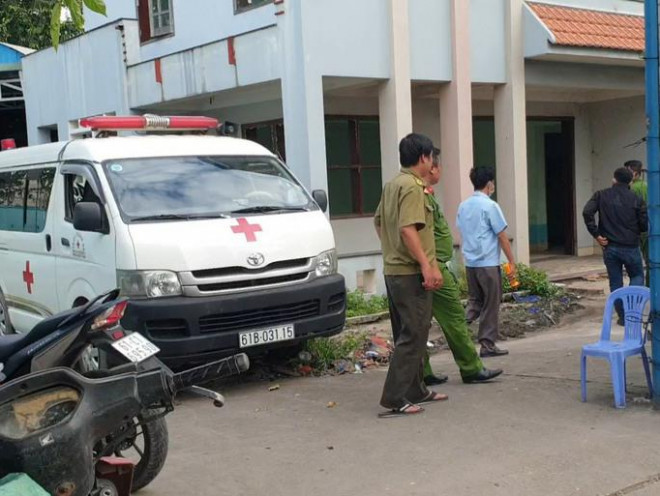 Công an tới khám nghiệm hiện trường