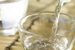 Sức khỏe đời sống - Dấu hiệu của ngộ độc rượu chứa độc chất methanol cần biết để phòng độc sớm