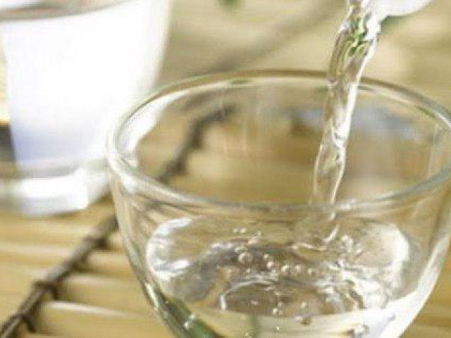 Sức khỏe đời sống - Dấu hiệu của ngộ độc rượu chứa độc chất methanol cần biết để phòng độc sớm