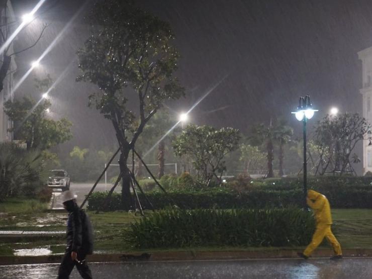 Tin tức trong ngày - Bão số 2 Mulan cách Quảng Ninh 180km, miền Bắc mưa lớn nhiều nơi