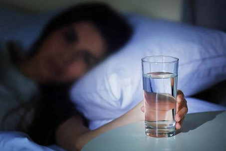 Lúc ngủ thường xuyên bị khô miệng, nguyên nhân có thể không phải do khát nước mà là 1 trong những căn bệnh sau