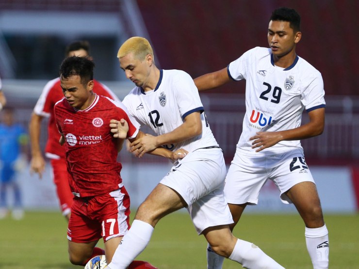 Bóng đá - Trực tiếp bóng đá Viettel - Kuala Lumpur: Hoàng Đức uy hiếp khung thành (AFC Cup)