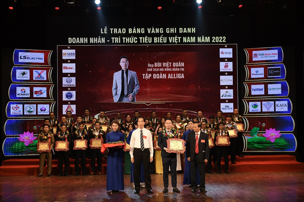 Chủ tịch Tập đoàn Alliga nhận Bảng vàng ghi danh doanh nhân – trí thức tiêu biểu