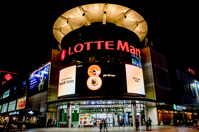  Những biển quảng cáo "lạ" về số 8 của OPPO tại Hà Nội và TP. Hồ Chí Minh