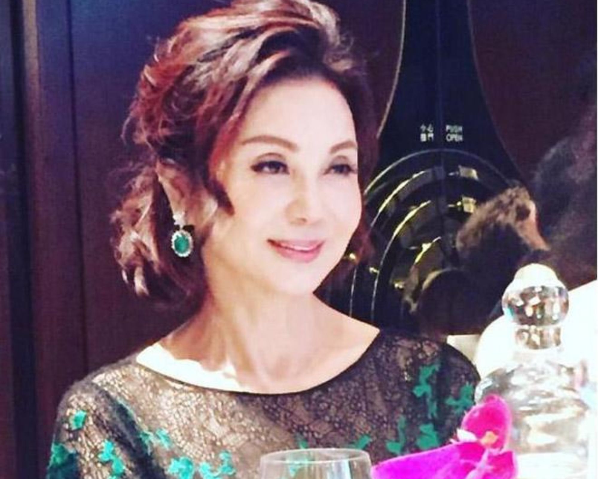 Ngoài 60 tuổi, Tạ Linh Linh có sự nghiệp ổn định và cuộc sống tự tại. 