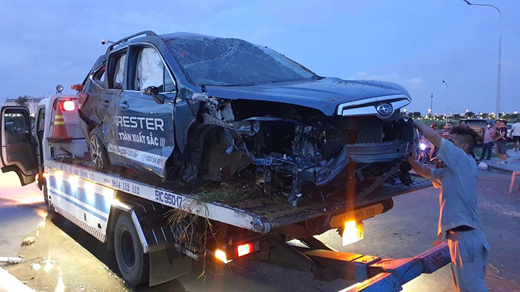 Chiếc Subaru Forester biến dạng hoàn toàn sau tai nạn