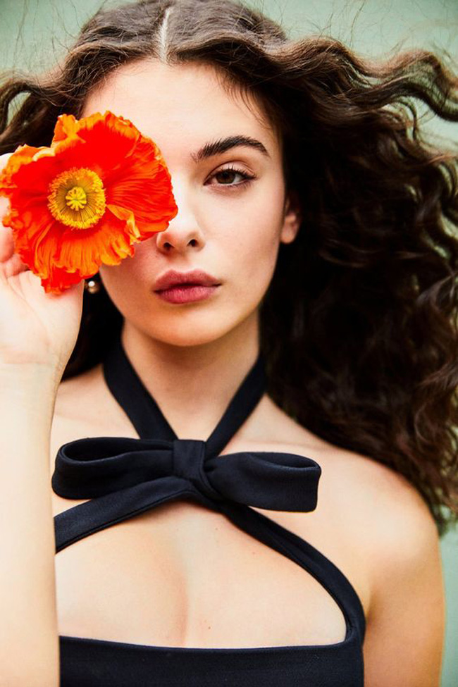 Ngay khi mới là cô bé 14 tuổi Dave Cassel đã nhận được các lời mời chụp hình nhất là khi xuất hiện trong chiến dịch quảng cáo nước hoa của Dolce & Gabbana. 
