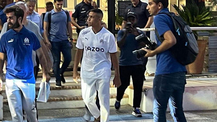 Sanchez được chào đón nồng nhiệt tại Pháp