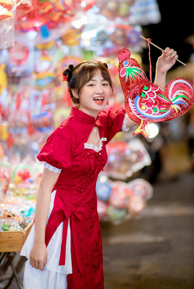 Thực hiện bộ ảnh Trung Thu, cô nàng 20 tuổi như được trở về tuổi thơ.