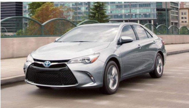 Toyota Camry Hybrid 2017. Ảnh: Motorbiscuit.
