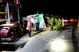 Tin tức trong ngày - Vụ tai nạn thảm khốc ở Huế: Ô tô chở người ở thùng chở hàng là sai quy định