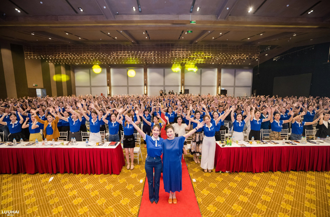 Buổi đào tạo có sự tham dự của 1500 đại lý phân phối trong không gian hoành tráng của trung tâm tổ chức sự kiện Trống Đồng Place Yên Lãng&nbsp;