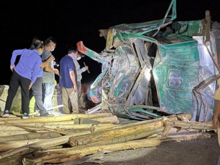 Tai nạn 4 người chết ở Thừa Thiên-Huế: Hai nạn nhân trên xe tải rơi xuống vực sâu 100m