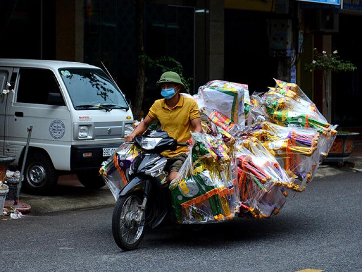Thị trường - Tiêu dùng - Thủ phủ vàng mã lớn nhất cả nước nhộn nhịp tháng “cô hồn”