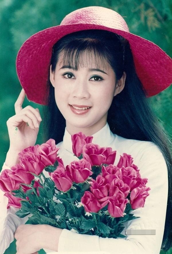 Nhan sắc 'vạn người mê' một thời của 'nữ hoàng ảnh lịch' Diễm Hương - 9